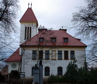 evangelický kostel v parku Botanika s několikrát zrušeným a obnoveným pomníkem T.G.M. © I.Matiovský