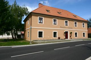 Průčelí budovy penzionu