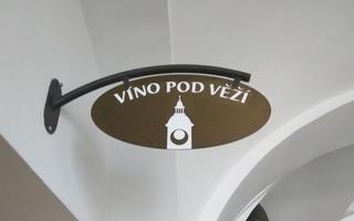 Víno pod věží 1.jpg