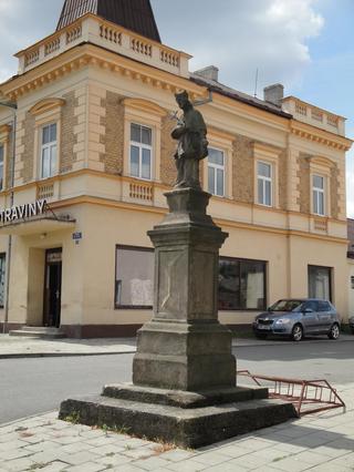 Socha sv. Jana Nepomuckého.JPG