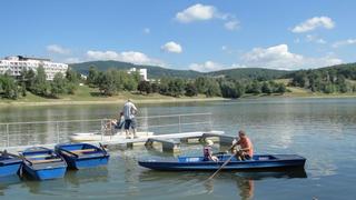 Půjčovna lodí a šlapadel Pozlovice.jpg